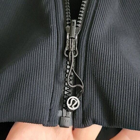 Lululemon Black Dance Studio Reversible Jacket Hooded Stretch Thumbholes Size 4 - Picture 11 of 15